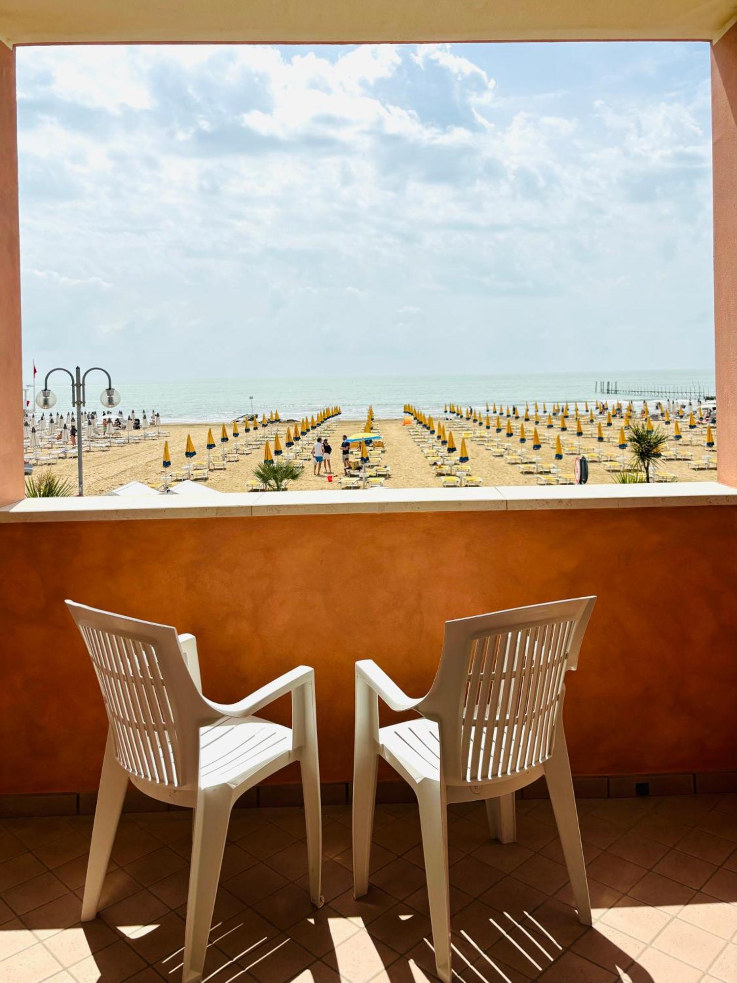 Villa Alpina - Frontemare Centrale - Immobil Relax Lido di Jesolo Exterior foto