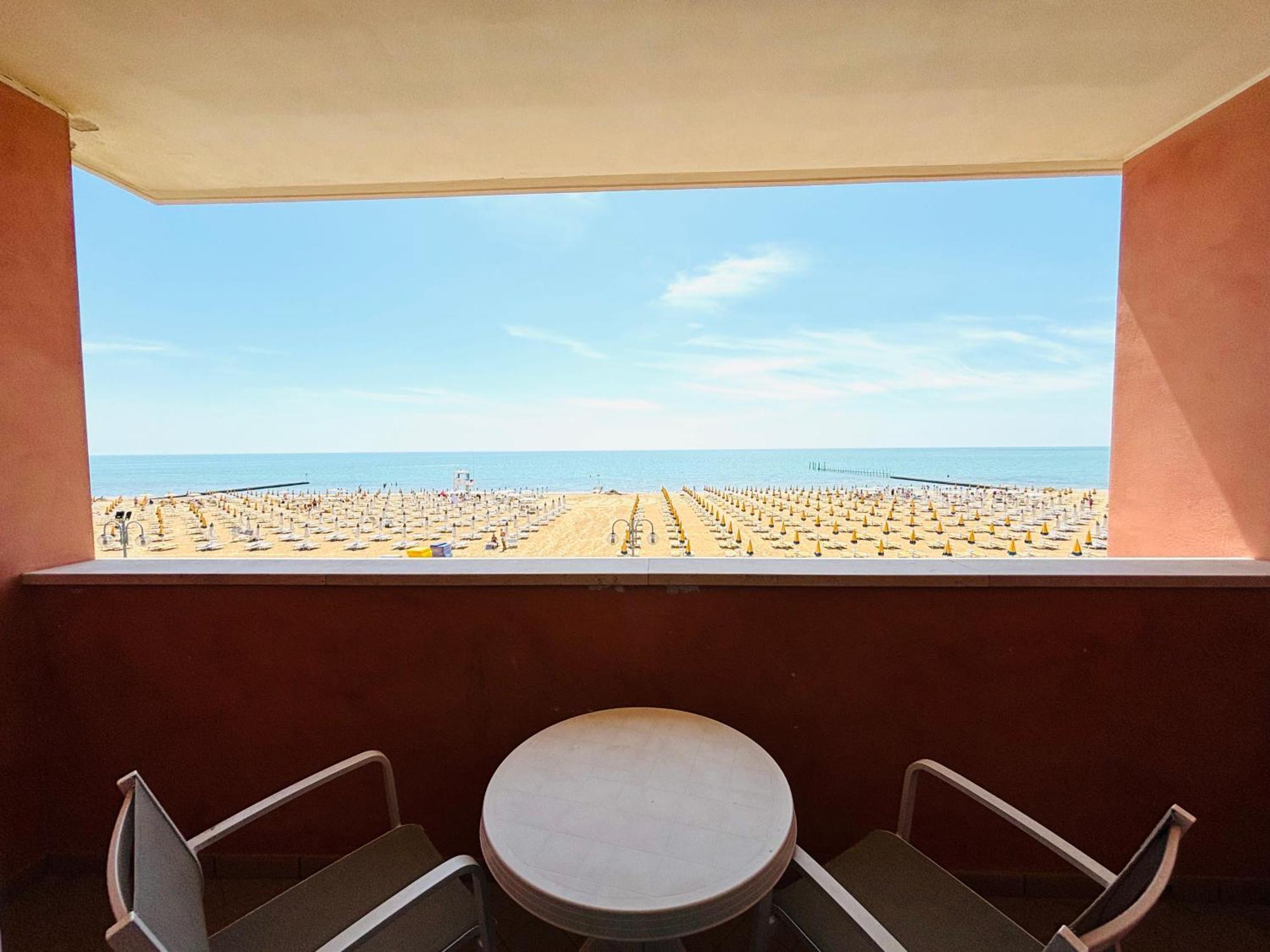 Villa Alpina - Frontemare Centrale - Immobil Relax Lido di Jesolo Exterior foto